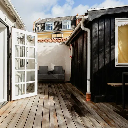 The Soulful Town House In The Heart Of פאבורג